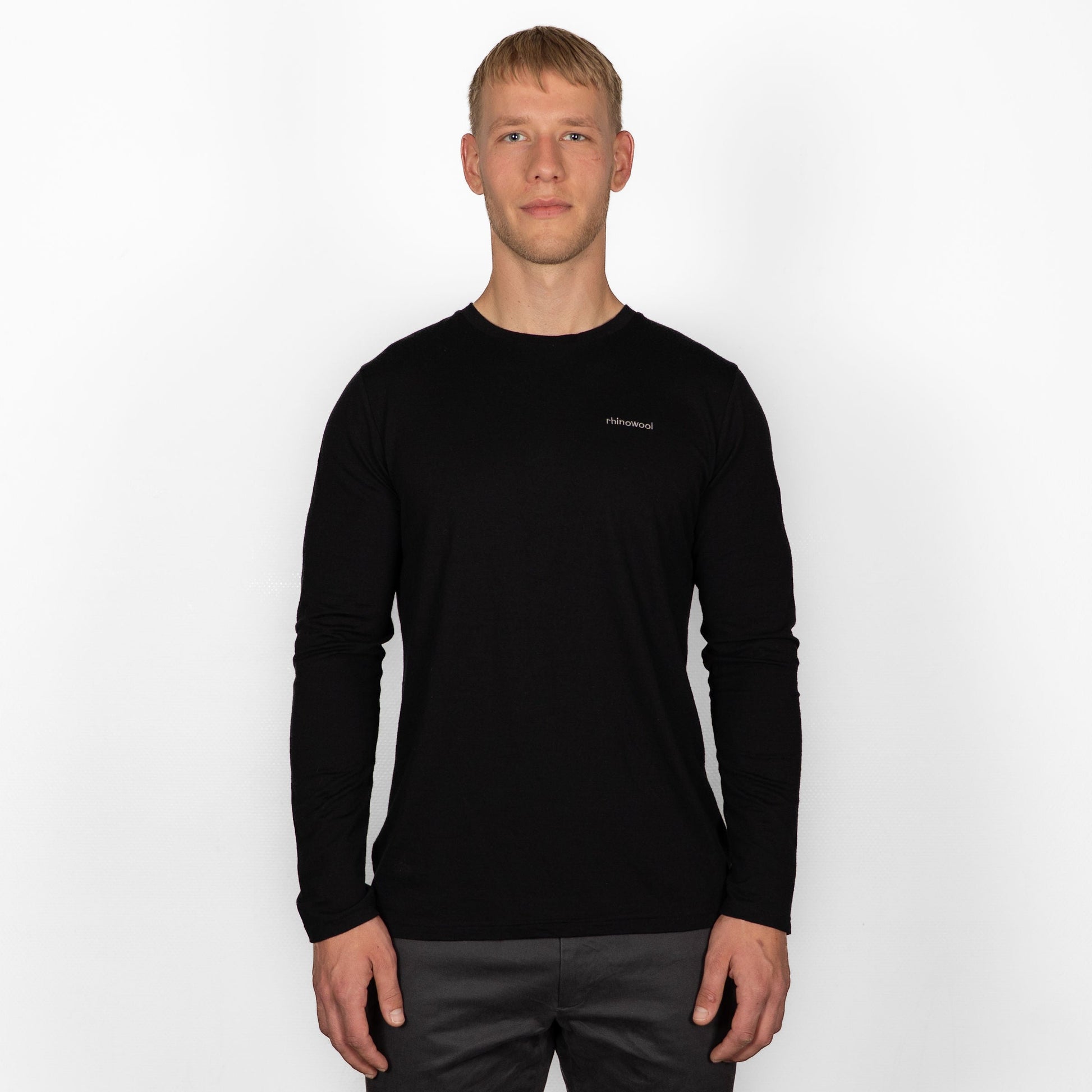 model wearing black merino wool longsleeve from front