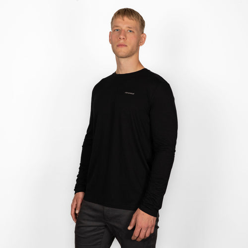 model wearing black merino wool longsleeve from side